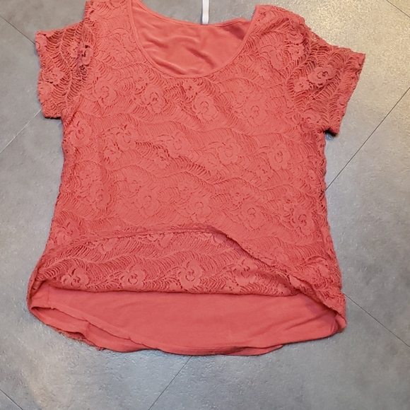 Leo & Nicole coral color short sleeve - Picture 2 of 5